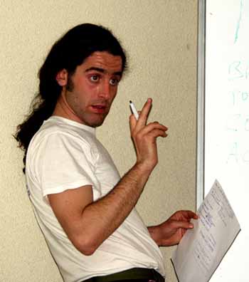 Alex durante la charla